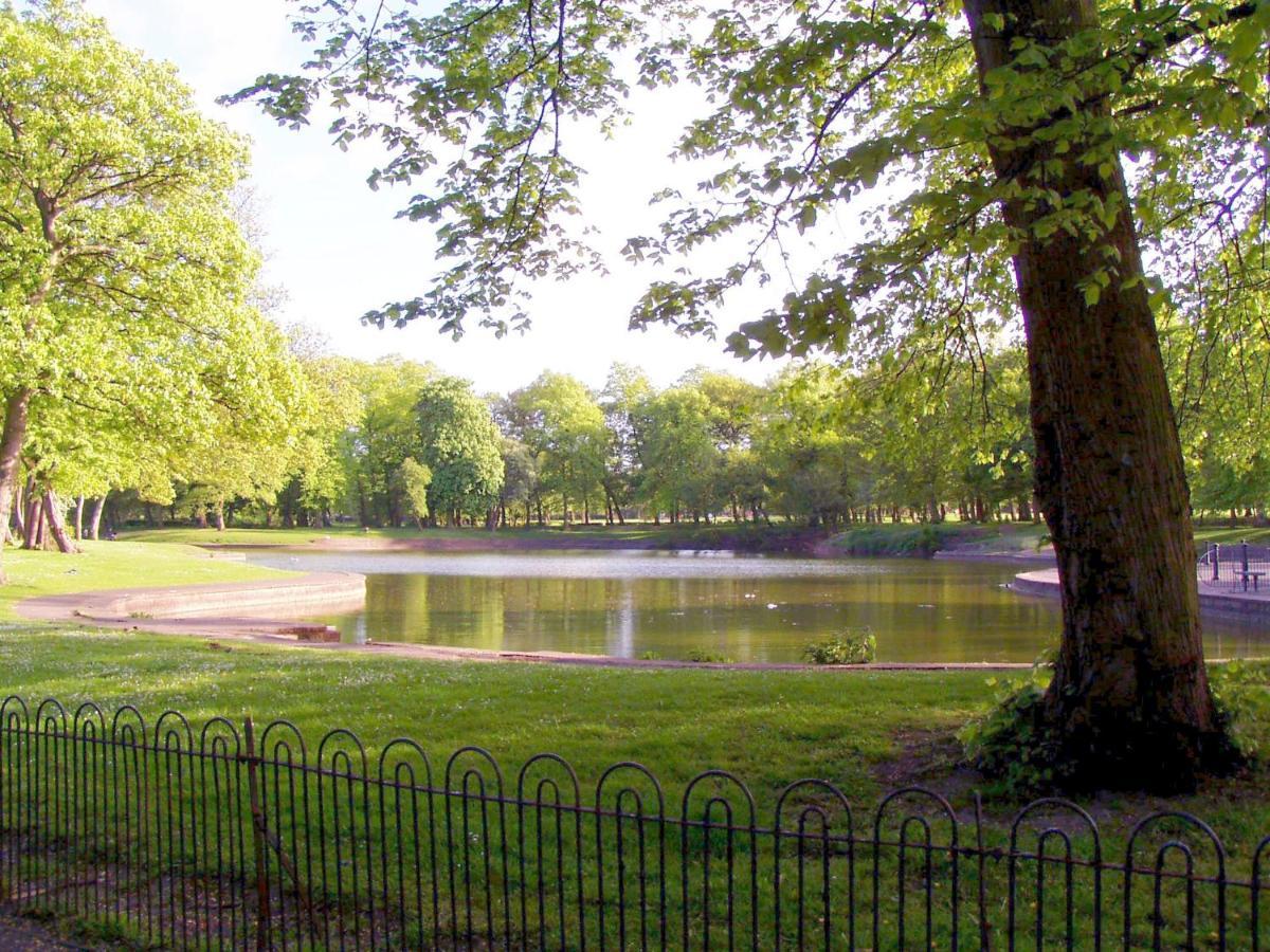 Villa With Park Views Close To Liverpool Centre Exterior foto